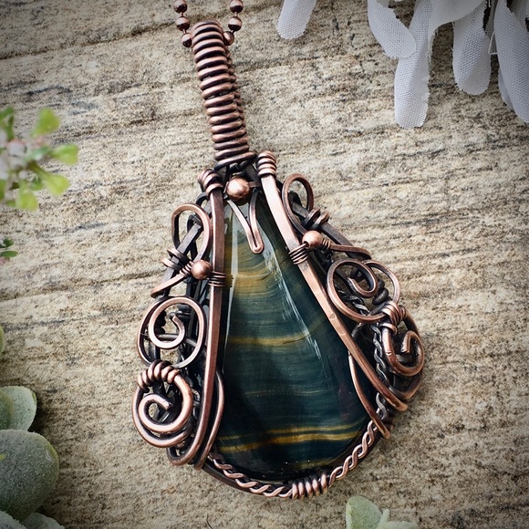 Hawks eye copper wire wrapped pendant necklace - Picture 8 of 10